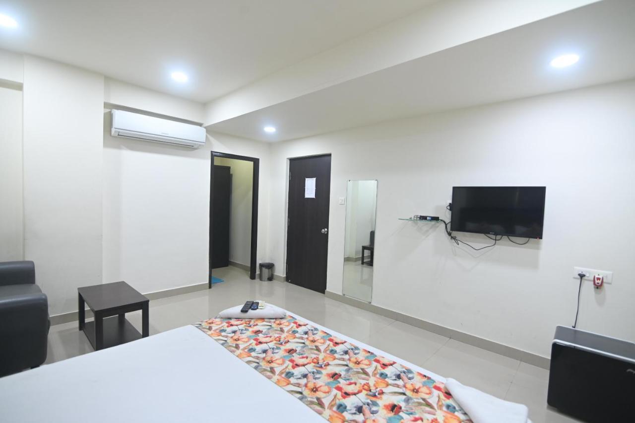Nk7 Guest House Калькутта Экстерьер фото