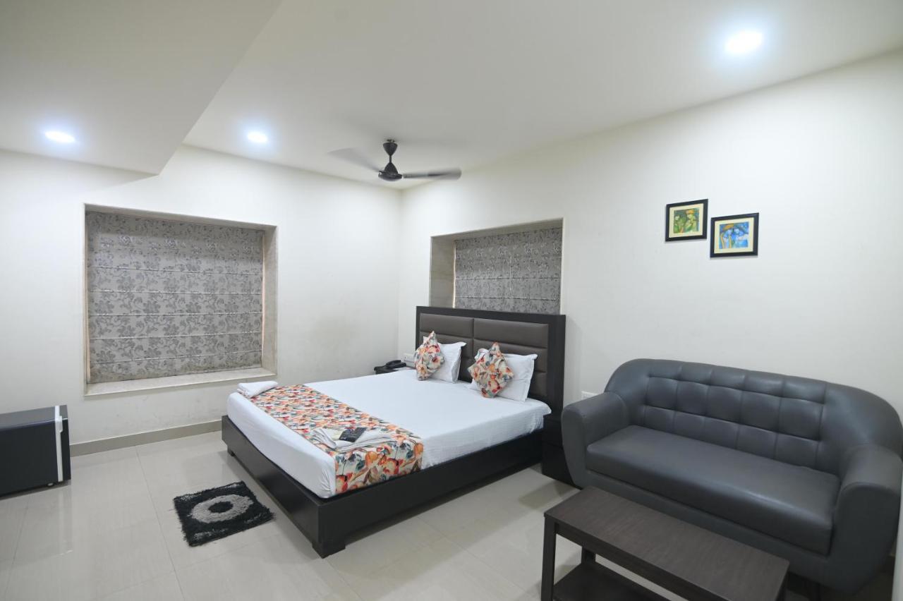 Nk7 Guest House Калькутта Экстерьер фото